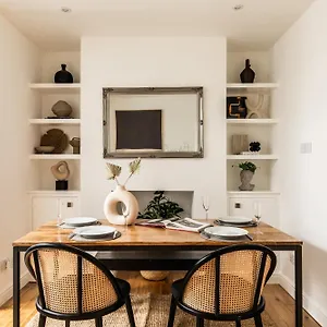 the-broadway-2-bedrooms-central-bath.tophotelsbath.com/