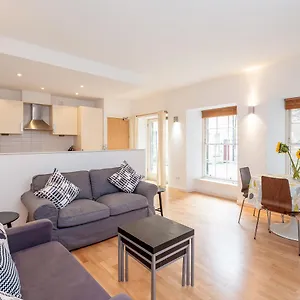 The Edmonstone's Close Apartamento