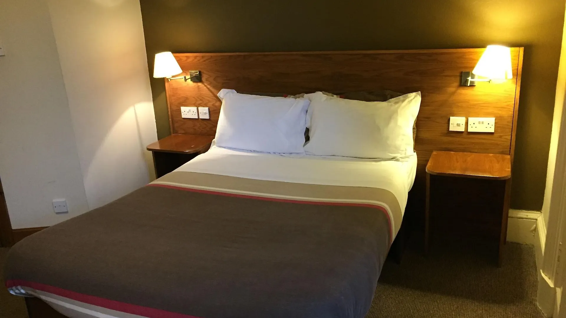 Edinburgh House Hotel