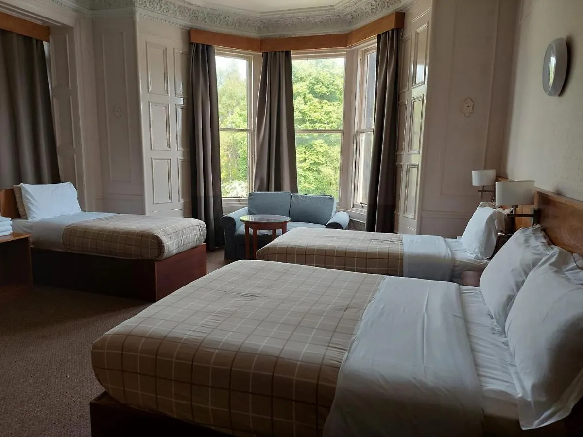 Edinburgh House Hotel 3*,