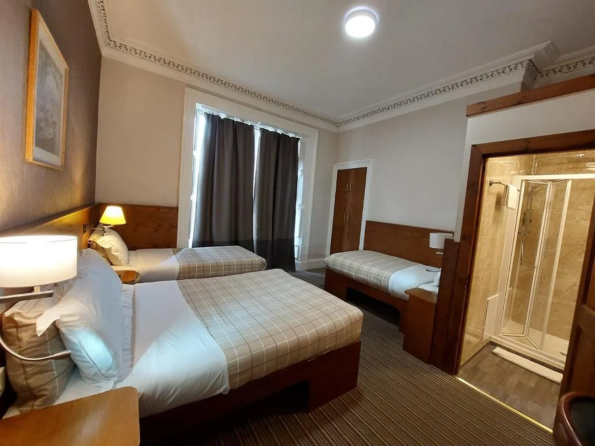 Edinburgh House Hotel 3*,