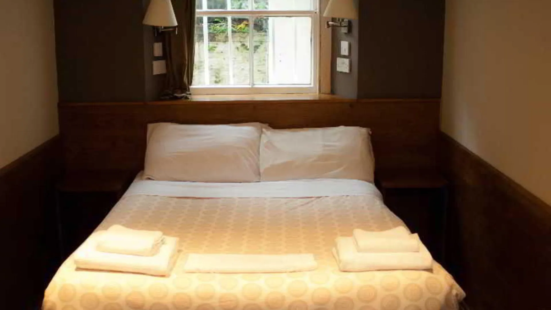 Edinburgh House Hotel